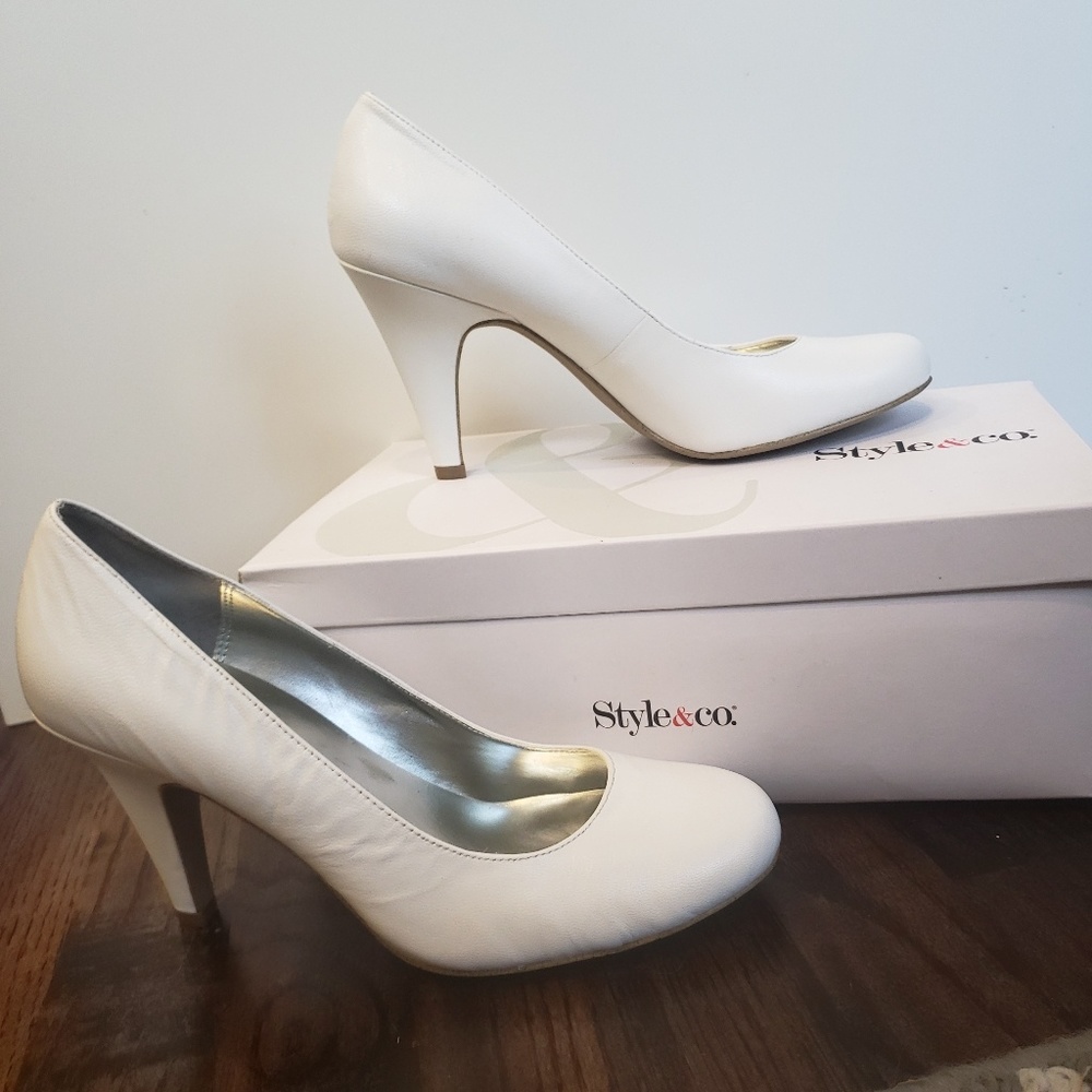 Style & Co. Pamela Heels Pumps sz 8M White NIB